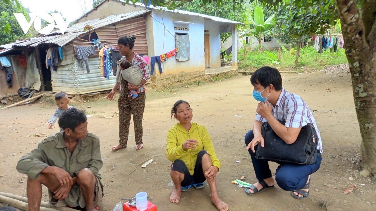 Học trò nói "đi học mỏi chân", thầy bảo "để thầy đến đón"